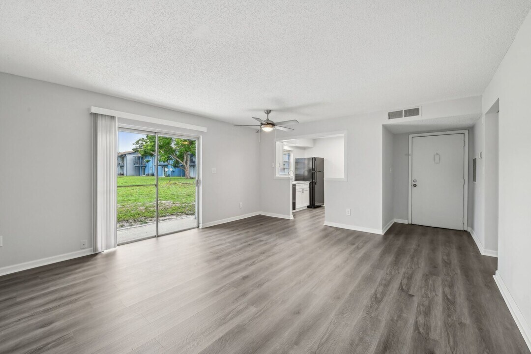 Roselea Manor Apartments in Sanford, FL - Foto de edificio