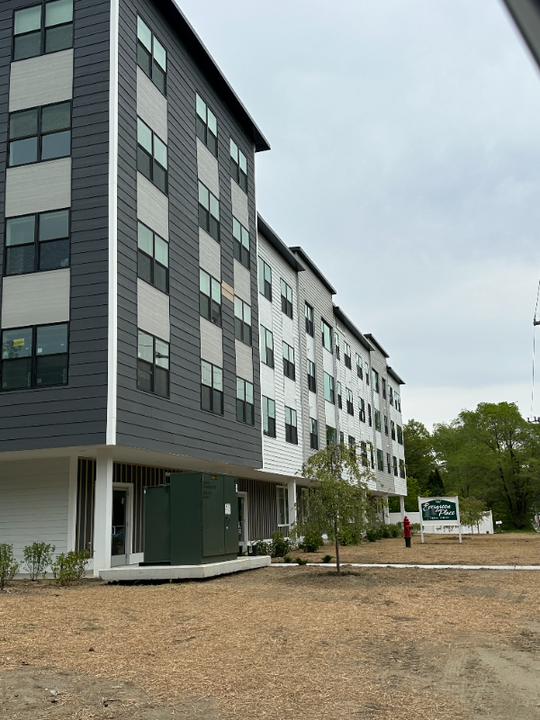 197 Pearl St in Essex Junction, VT - Foto de edificio