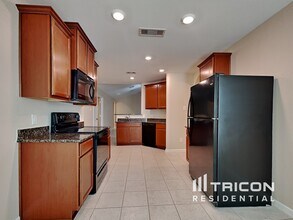 805 Painted Bison Dr in La Marque, TX - Building Photo - Building Photo