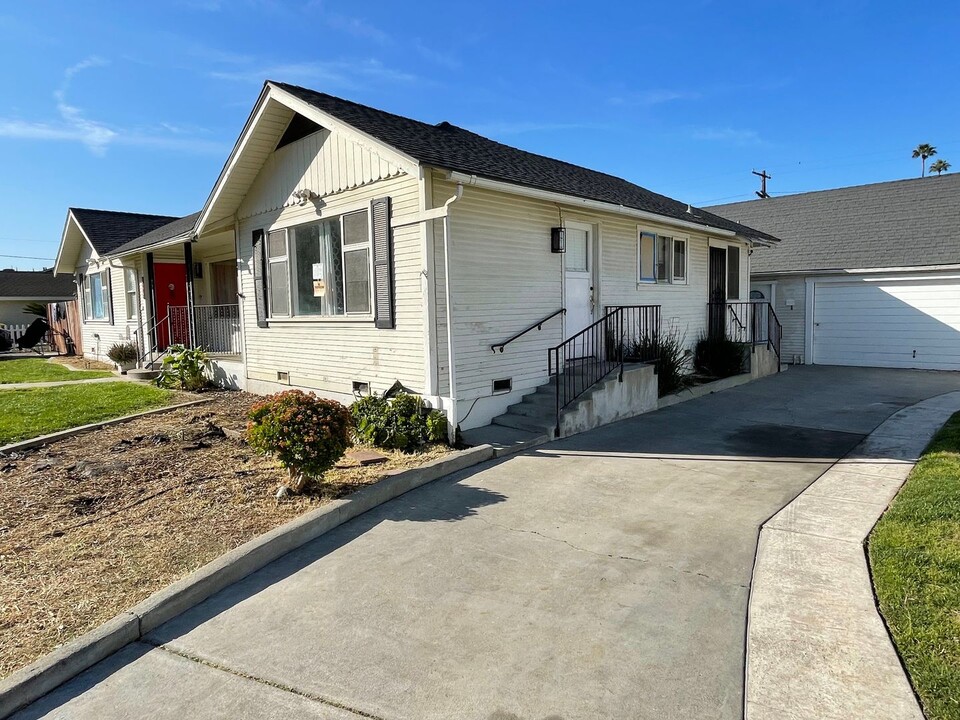 3698 McKinley St in Riverside, CA - Foto de edificio