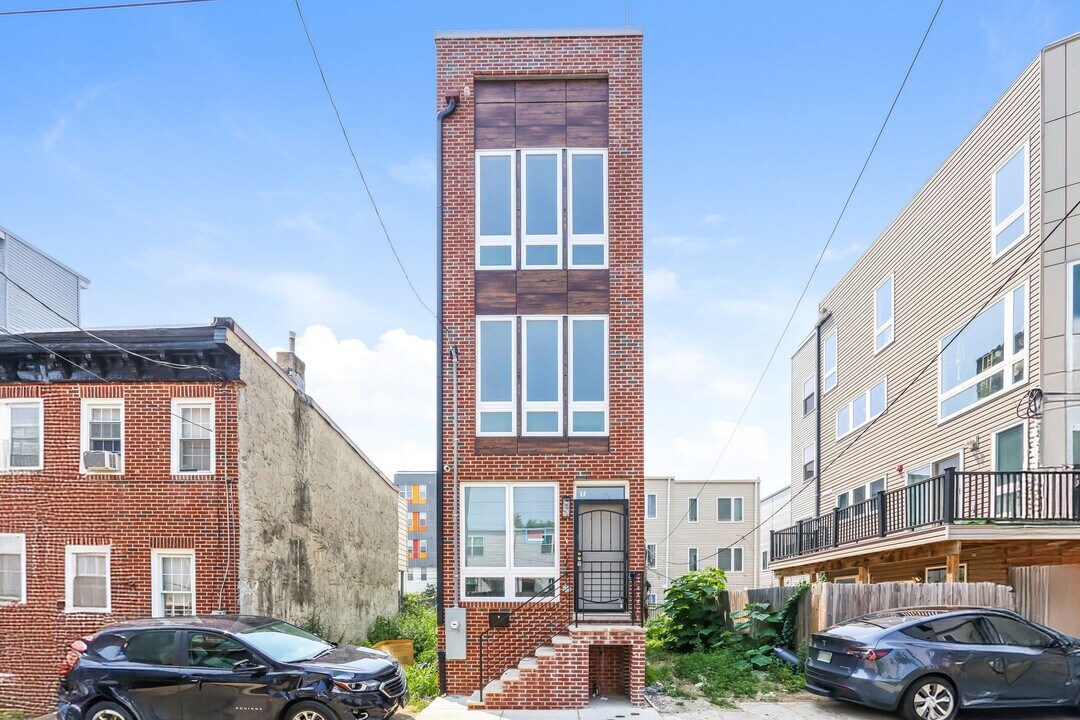 1948 N Darien St in Philadelphia, PA - Building Photo