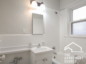 2342 W School St in Chicago, IL - Building Photo - Building Photo