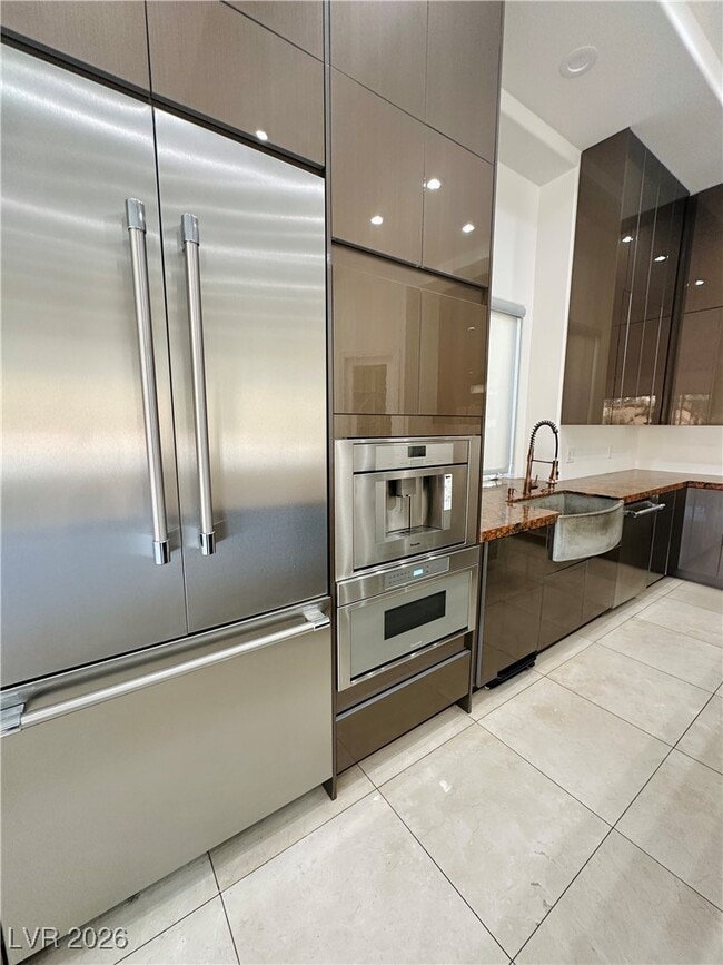 property at 2025 Grouse St