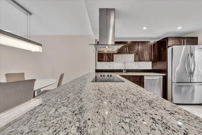 3520 Oaks Way in Pompano Beach, FL - Building Photo - Building Photo