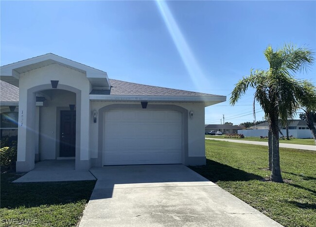 1421 SE 8th Ave in Cape Coral, FL - Foto de edificio - Building Photo