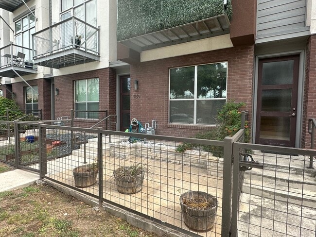 1130 E Quincy St in San Antonio, TX - Building Photo - Building Photo