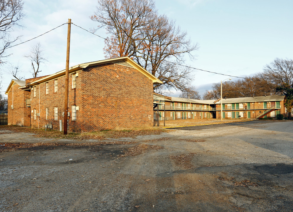 Pendleton Court in Memphis, TN - Building Photo