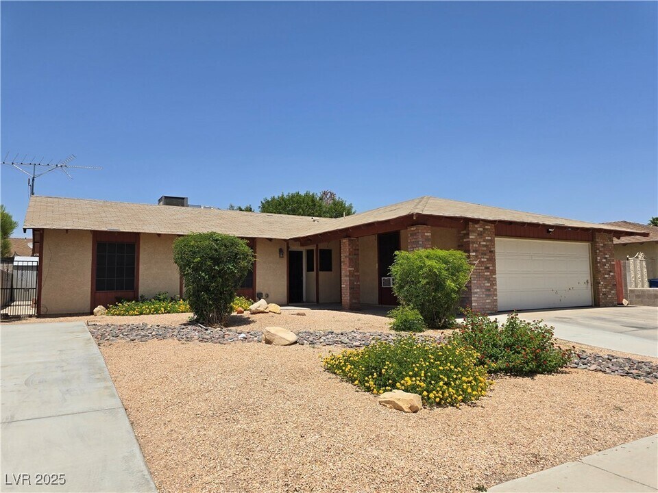 6346 Bullion Blvd in Las Vegas, NV - Building Photo