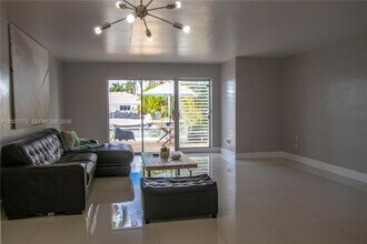 2117 NE 123rd St in North Miami, FL - Building Photo - Building Photo