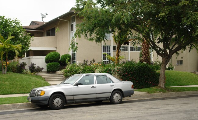 376 Cliff Dr in Pasadena, CA - Foto de edificio - Building Photo