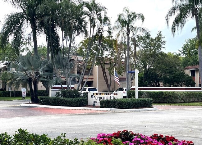 11963 NW 11th St in Pembroke Pines, FL - Foto de edificio - Building Photo