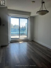 7167 Yonge St in Markham, ON - Building Photo - Building Photo