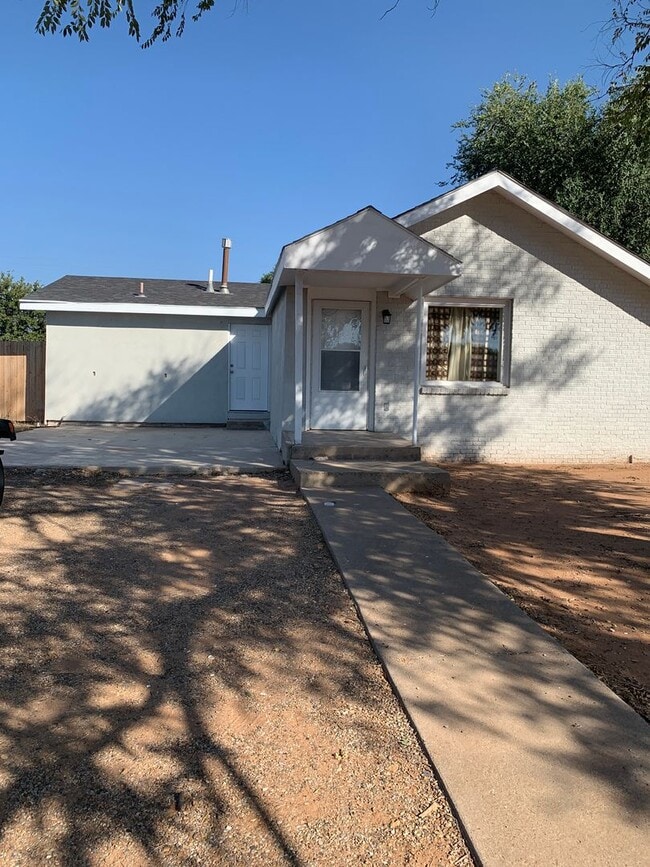 property at 1117 S Lea St