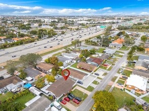310 SW 76th Ct in Miami, FL - Foto de edificio - Building Photo