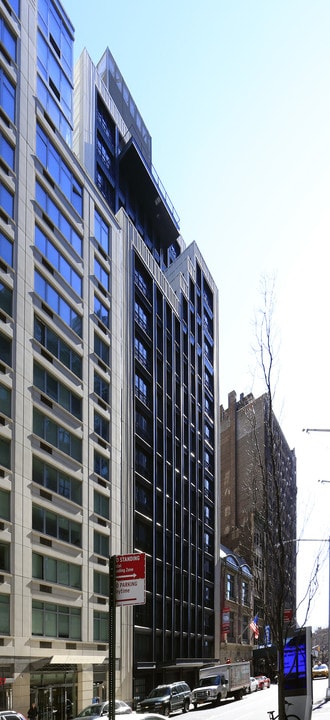 221 W 77th St in New York, NY - Building Photo