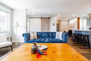 5415-111A 111a St NW in Edmonton, AB - Building Photo