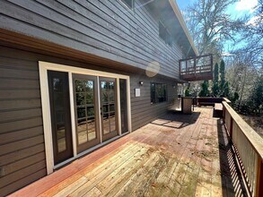 1061 SW Chastain Dr in Gresham, OR - Building Photo - Building Photo