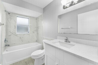 2935 SE 15th Pl in Cape Coral, FL - Building Photo - Building Photo