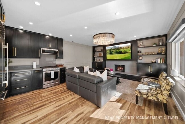 1850 Edgecliff Dr in Fullerton, CA - Building Photo - Building Photo