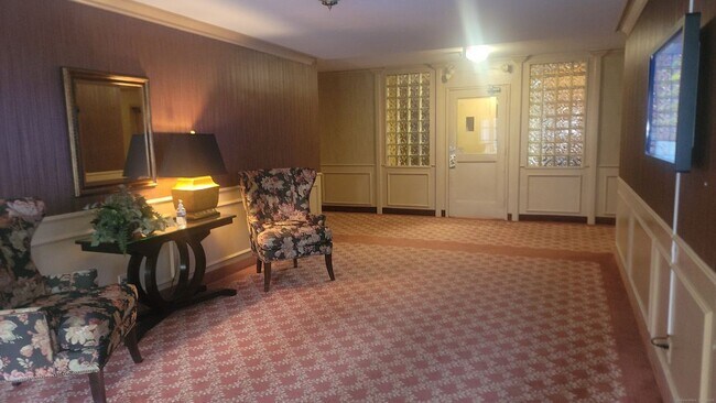 869 Farmington Ave in West Hartford, CT - Building Photo - Building Photo
