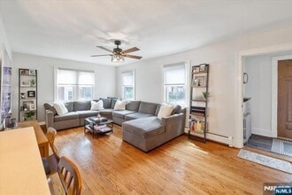 331 Gilbert St in Ridgewood, NJ - Building Photo - Building Photo