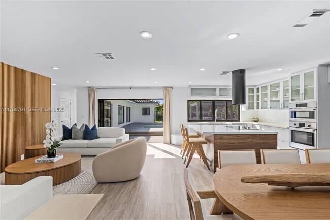 116 W 1st Ct in Miami Beach, FL - Building Photo - Building Photo