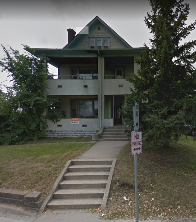property at 816 University Ave SE