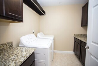 1710 Conservation Trl in Fort Walton Beach, FL - Foto de edificio - Building Photo