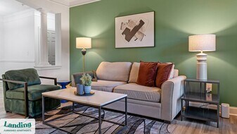 925 Canterbury Rd NE in Atlanta, GA - Building Photo