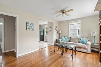 5424 Oakmont Cir in Nashville, TN - Foto de edificio - Building Photo