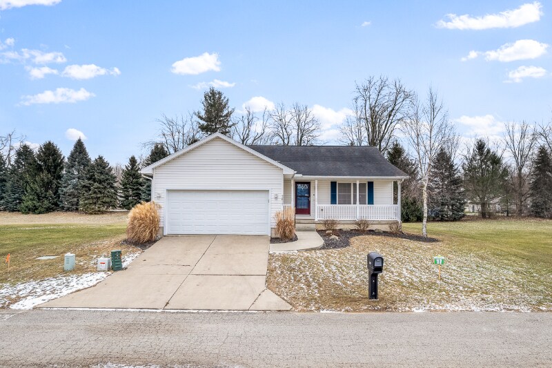 2017 Grn Acrs Dr in Adrian, MI - Building Photo