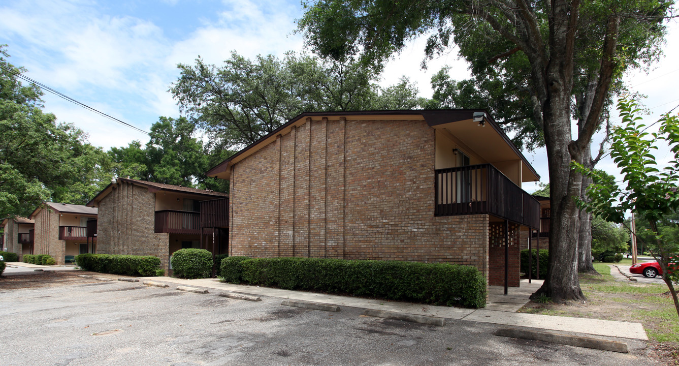 Malibu Gardens Apartments in Pensacola, FL - Building Photo