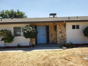 18161 Pine Ave in Fontana, CA - Building Photo - Building Photo