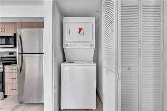 175 NW 160th St-Unit -108 in Miami, FL - Building Photo - Building Photo