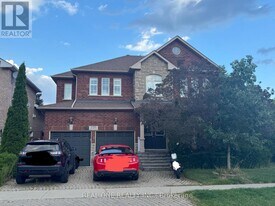 2475 Cedar Meadow Ln in Oakville, ON - Building Photo