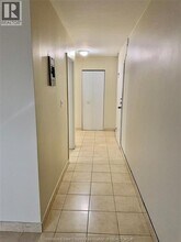 2035 University Ave W in Windsor, ON - Foto de edificio - Building Photo