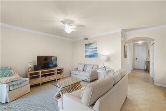 9816 Giaveno Cir in Naples, FL - Foto de edificio - Building Photo