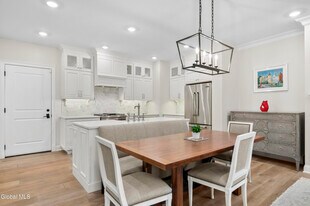 37 White St in Saratoga Springs, NY - Building Photo