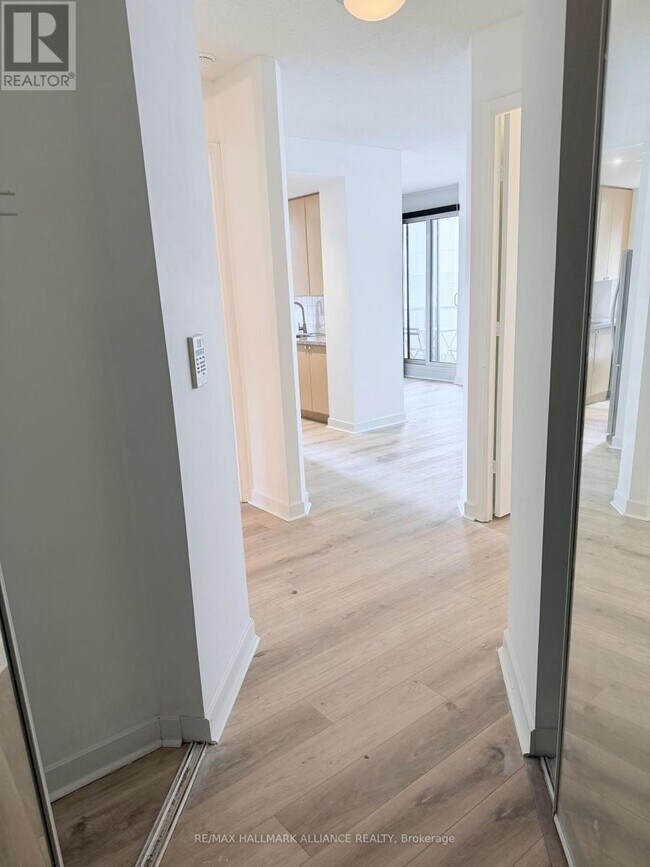 85 Bloor St E in Toronto, ON - Building Photo - Building Photo