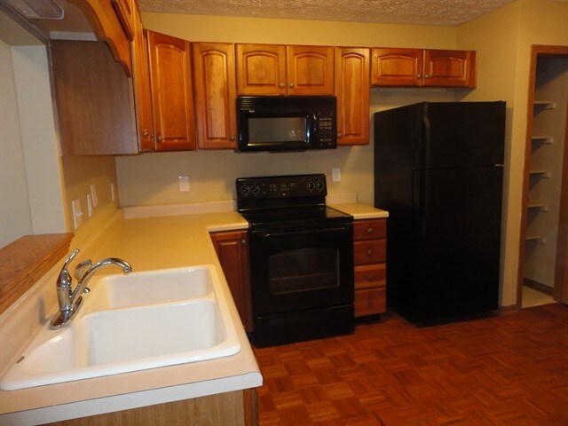 1484 Persimmon Cir in Greenfield, IN - Building Photo - Building Photo