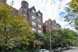 8610 34th Ave in Jackson Heights, NY - Building Photo - Building Photo