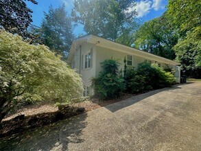 Short distance fro Campus and Downtown Aub in Auburn, AL - Building Photo - Building Photo