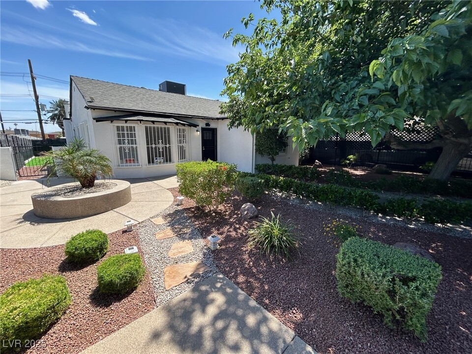 529 S 10th St in Las Vegas, NV - Building Photo