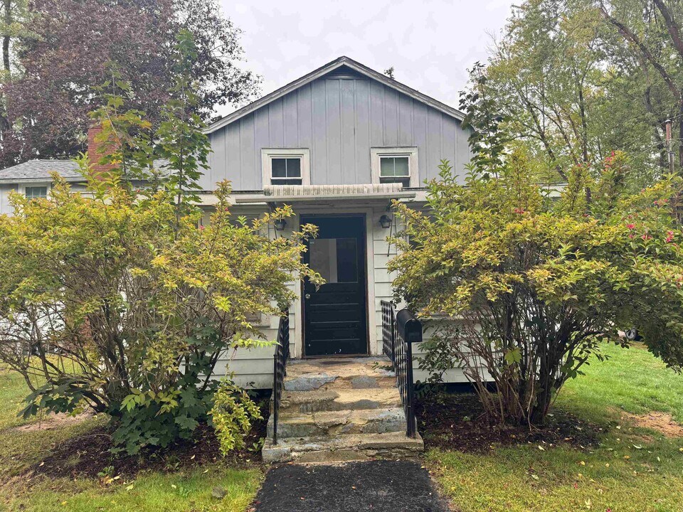 138 Leavitt Ave in Portsmouth, NH - Building Photo