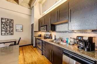 705 Main St in Houston, TX - Foto de edificio - Building Photo