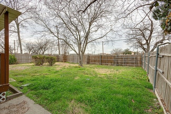 9621 Rustown Dr in Dallas, TX - Building Photo - Building Photo