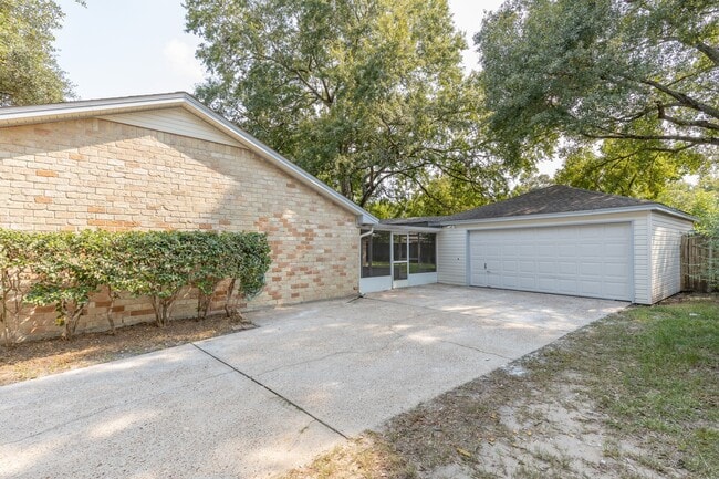 4011 Flint Creek Dr in Houston, TX - Building Photo - Building Photo