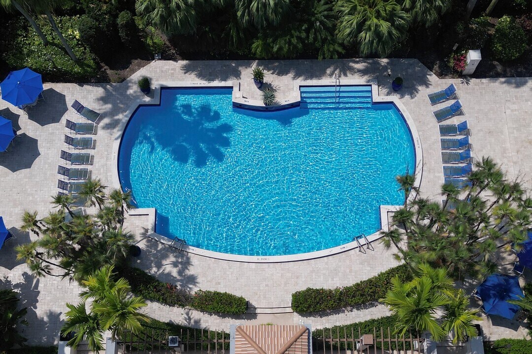 9928 NW 29th Ter in Doral, FL - Foto de edificio