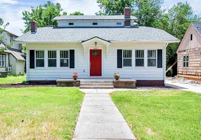 3437 Country Club Pl