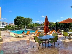 1000 Spanish River Rd in Boca Raton, FL - Building Photo - Building Photo